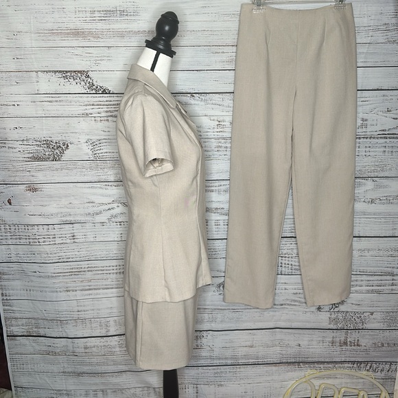 Elegant Beige Women's Pantsuit - Picture 2 of 8